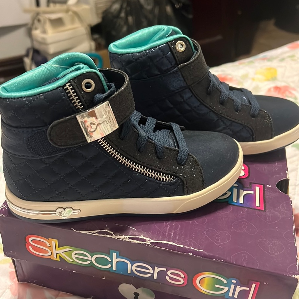 Girls navy blue quilted sneakers